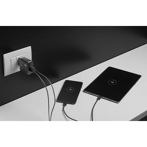 cellularline-usb-hisni-polnilec-usb-a-in-usb-c-25w-pd-crn-200289_2376.jpg