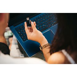verbatim-store-n-click-usb-32-gen-1-32gb-crn-78466-560000_7744.jpg