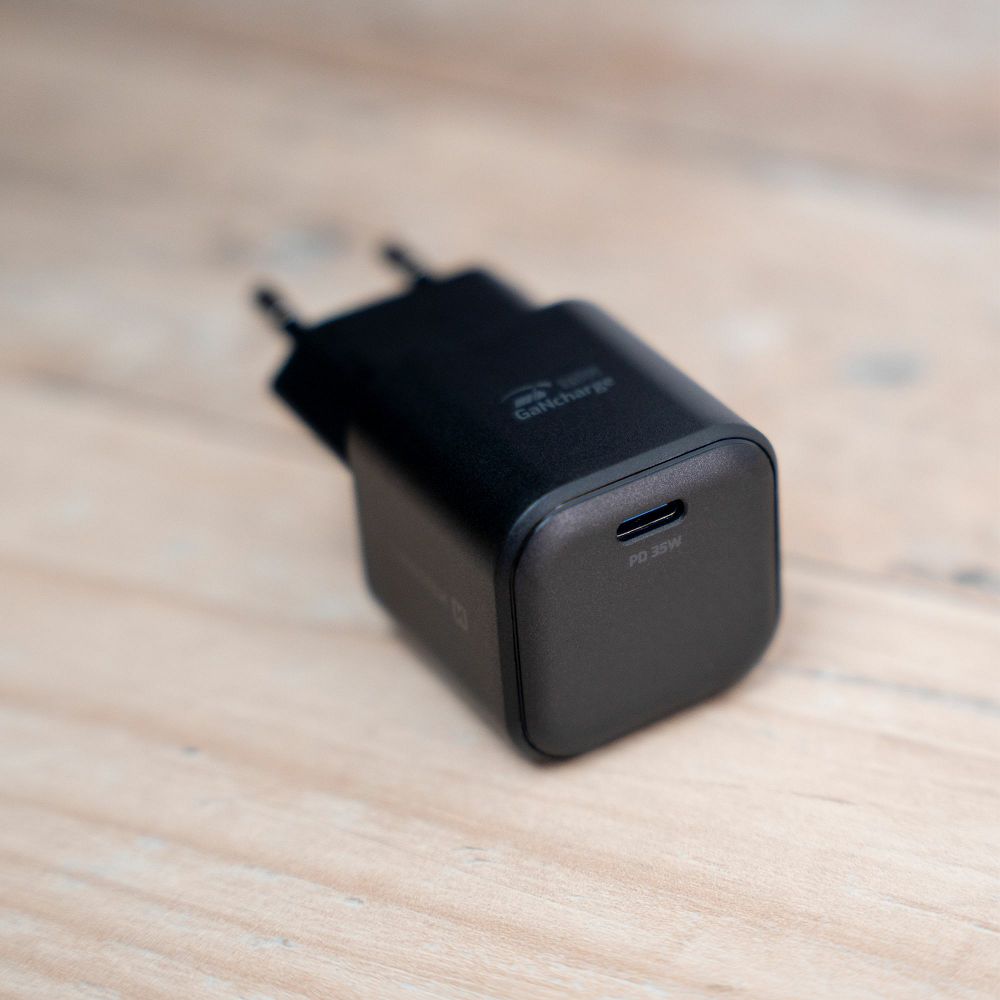 swissten-gan-35w-1x-usb-c-pd-polnilec-usb-cusb-c-kabel-12m-c-64958-210042_17341.jpg